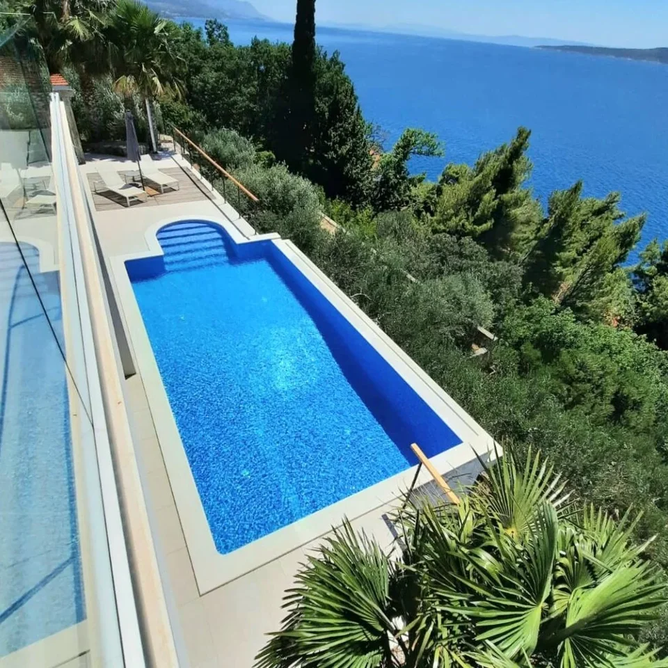 Villa BLUE DREAM pool and exterior