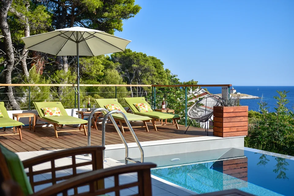 Villa HVAR pool and exterior