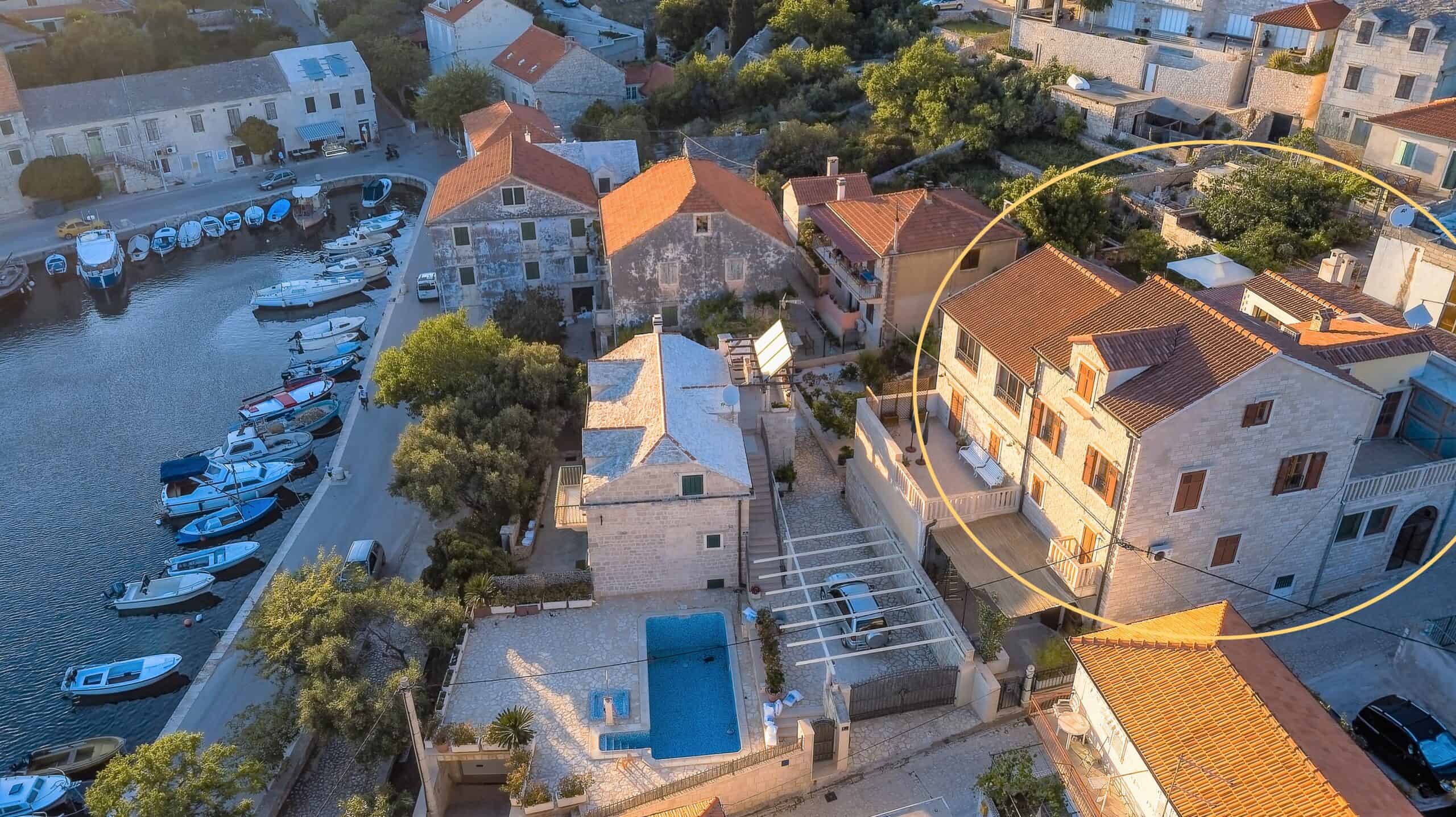VILLA “LAURUS”
